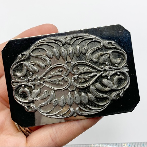 Large silver belt buckle with swirling pewter vines art nouveau style design - Picture 1 of 11